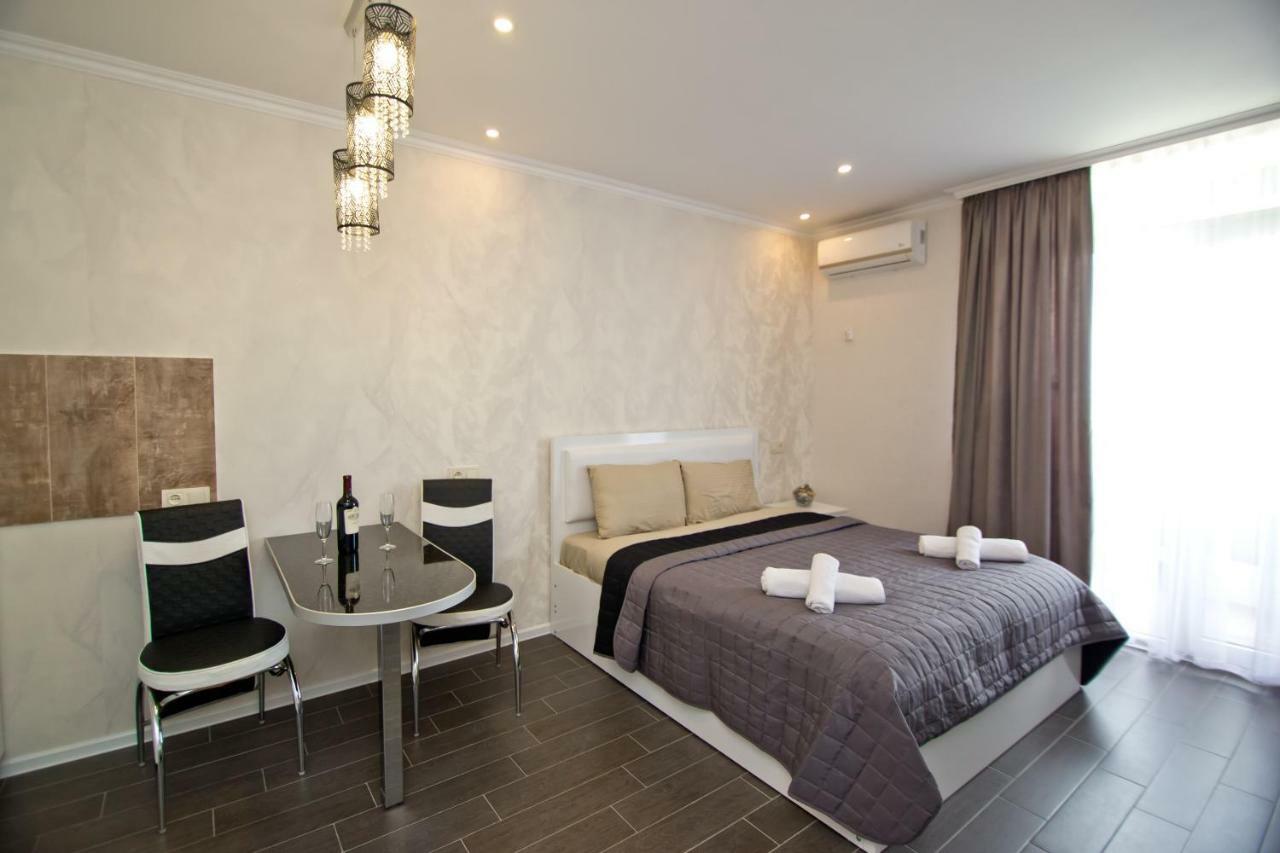 The Blue Perl 3 Apartment Batumi Bagian luar foto